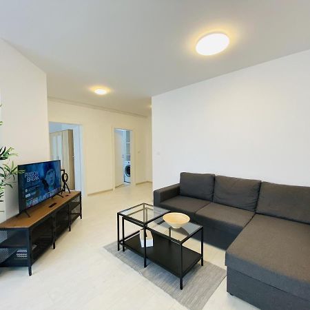 Charming Flat In Brasov With Balcony Panoramic View Apartment Bagian luar foto