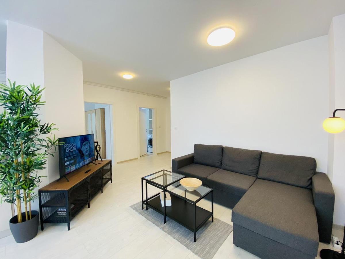 Charming Flat In Brasov With Balcony Panoramic View Apartment Bagian luar foto