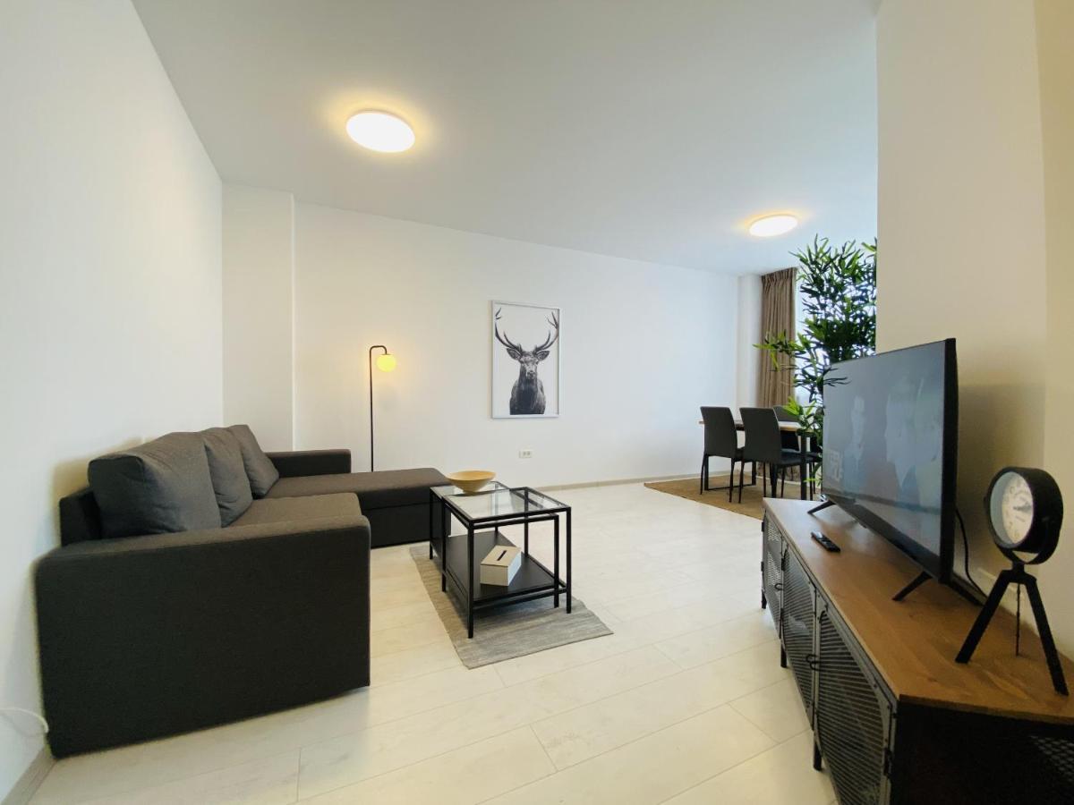 Charming Flat In Brasov With Balcony Panoramic View Apartment Bagian luar foto